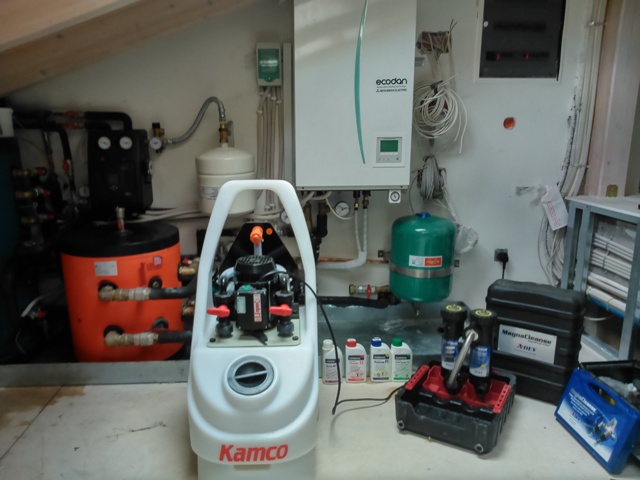 Καθαρισμός ενδοδαπέδιας θέρμανσης. 